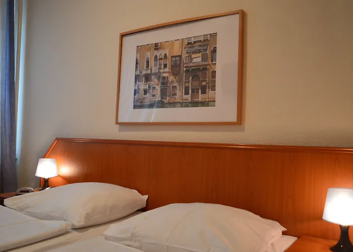 Mercedes/centrum Hotel 2*